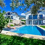 Karya Luxury - With Private Pool For 6 People In Hisaroenue *