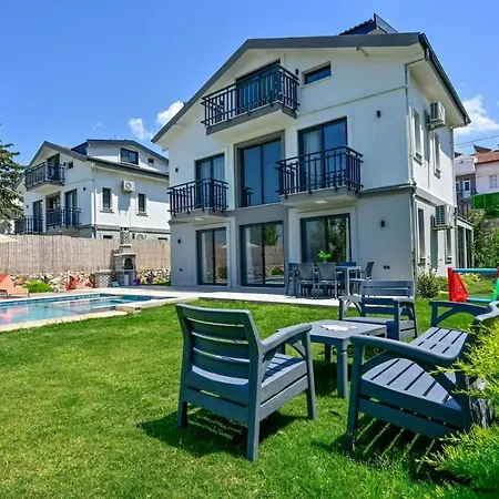 Karya Luxury - With Private Pool For 6 People In Hisaroenue Vilă