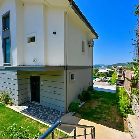 Vilă Karya Luxury - With Private Pool For 6 People In Hisaroenue