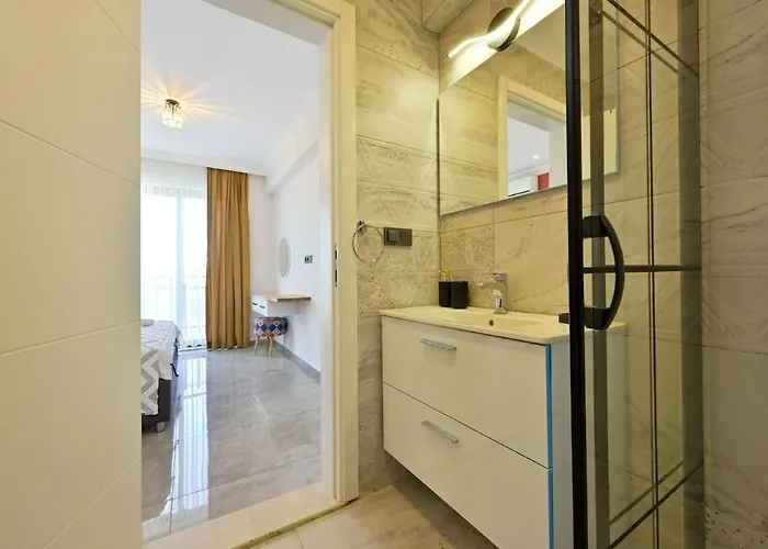 Karya Luxury - With Private Pool For 6 People In Hisaroenue Villa