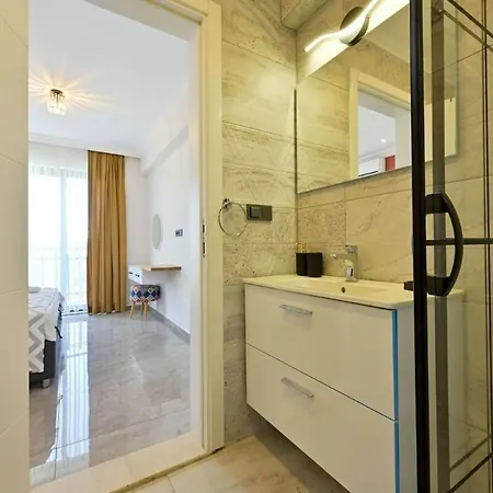 Karya Luxury - With Private Pool For 6 People In Hisaroenue Vilă