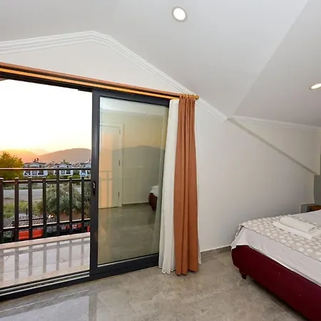 Willa Karya Luxury - With Private Pool For 6 People In Hisaroenue *