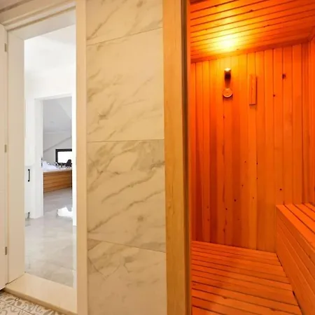 Willa Karya Luxury - With Private Pool For 6 People In Hisaroenue *