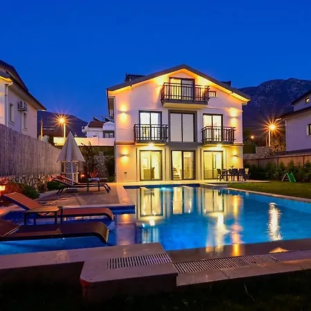 Vilă Karya Luxury - With Private Pool For 6 People In Hisaroenue *