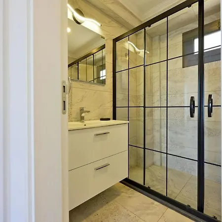 Vilă Karya Luxury - With Private Pool For 6 People In Hisaroenue