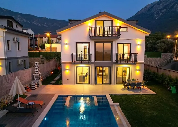 Karya Luxury - With Private Pool For 6 People In Hisaroenue Willa *