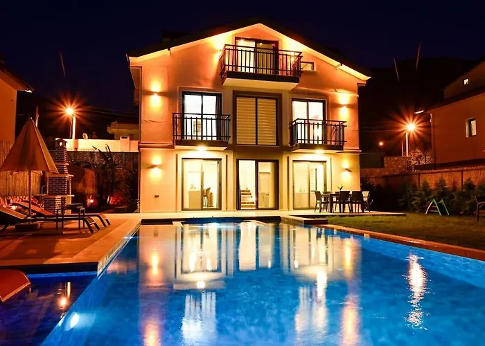 Karya Luxury - With Private Pool For 6 People In Hisaroenue Willa *