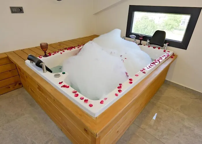 Karya Luxury - With Private Pool For 6 People In Hisaroenue Villa