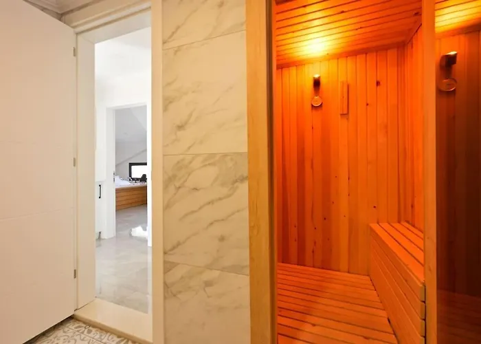 Villa Karya Luxury - With Private Pool For 6 People In Hisaroenue *
