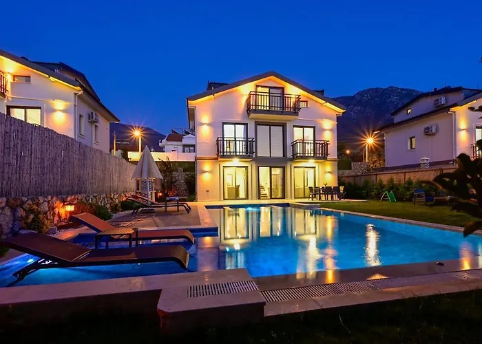 Willa Karya Luxury - With Private Pool For 6 People In Hisaroenue *