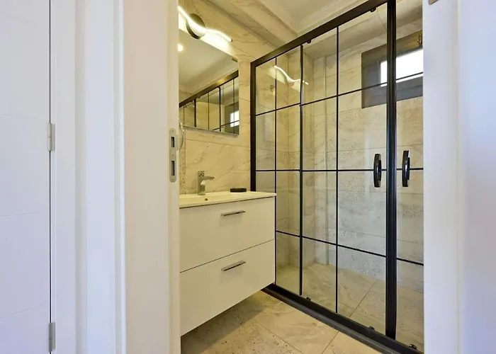Villa Karya Luxury - With Private Pool For 6 People In Hisaroenue