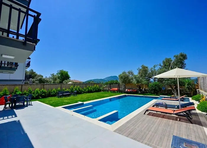Karya Luxury - With Private Pool For 6 People In Hisaroenue Willa *